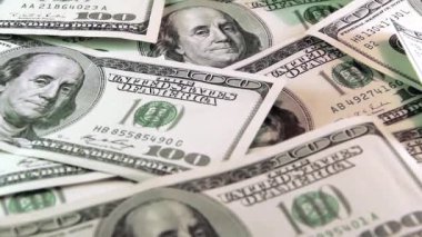 Yüz dolar.