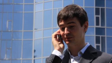 Cep telefonlu iş adamı