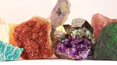 yarı değerli taşlar