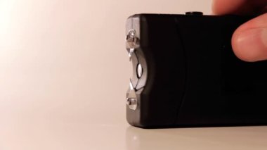 electroshocker. Elektrik Ark 2 milyon volt