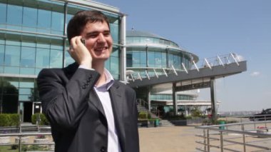 Cep telefonlu iş adamı