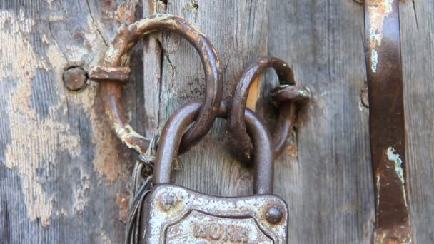 Old metal padlock — Stock Video