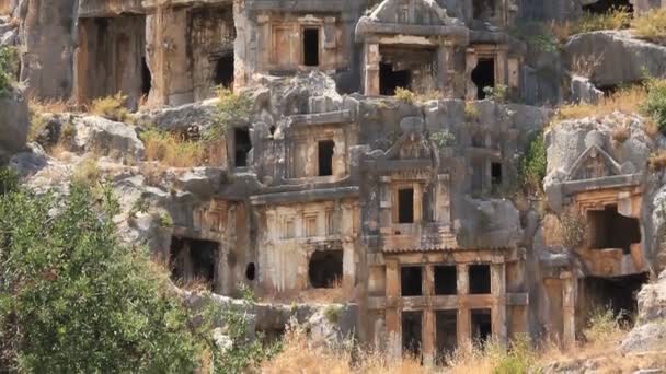 Túmulos cortados na rocha da antiga necrópole da Lícia. Myra Demre Turquia — Vídeo de Stock
