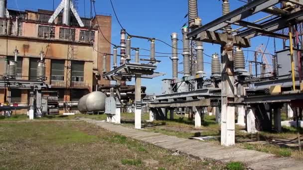 Warmte electropower station. buiten schakelinrichtingen — Stockvideo