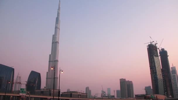 Burj khalifa - hoogste wolkenkrabber in de wereld-dubai, Verenigde Arabische Emiraten — Stockvideo