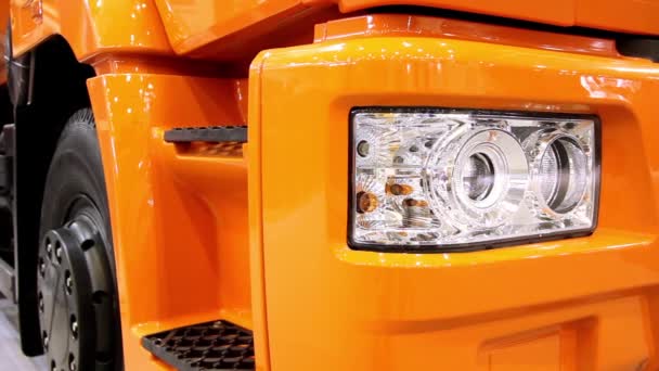 Halogen headlight of orange truck — Stock Video