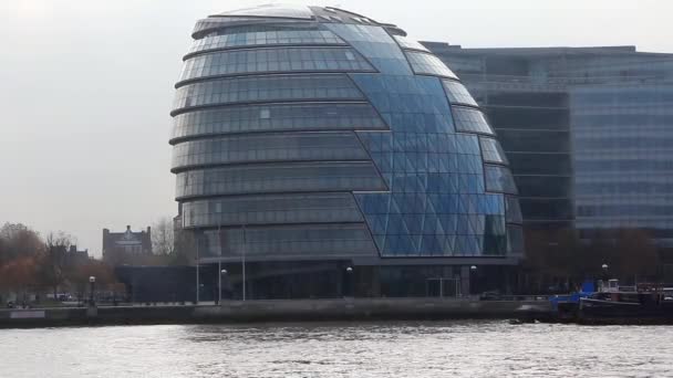 30 st mary axe mrakodrap v Londýně, Anglie — Stock video