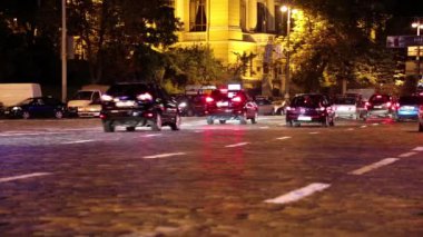 gece trafikte yol