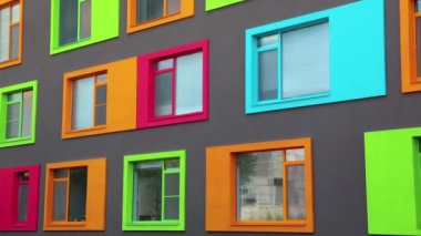 Varicoloured windows