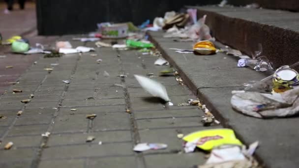 Lixo nas ruas — Vídeo de Stock