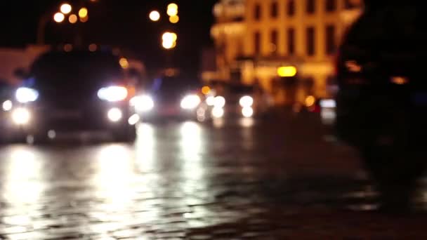 Autos in der Nacht Stadt — Stockvideo