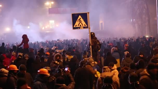 Украина, КИЕВ, 19 ЯНВАРЯ 2014: Антиправительственный протест в Киеве, Украина — стоковое видео