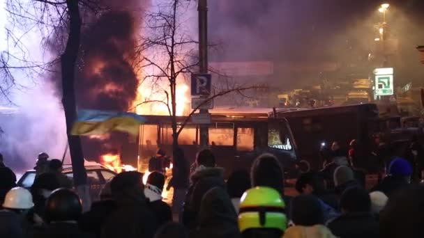 Ukrajina, Kyjev, 19 ledna 2014: Protivládní protest v Kyjevě, Ukrajina — Stock video