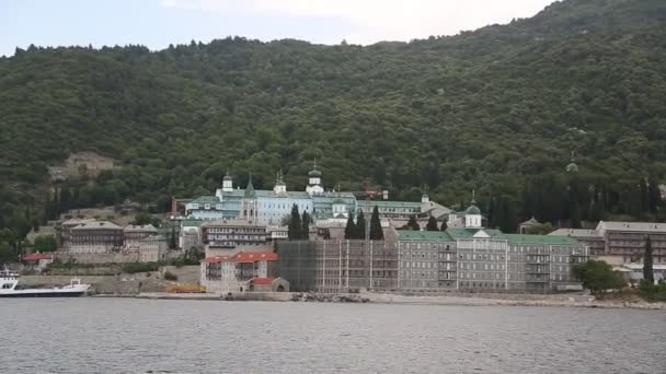 Navire navigue le long de la péninsule d'Athos — Video