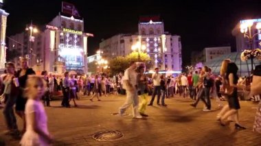 Bağımsızlık Meydanı Kiev insanlar