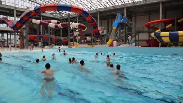 People inside aquapark — Stock Video
