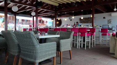 Barmen yaz kafe içinde
