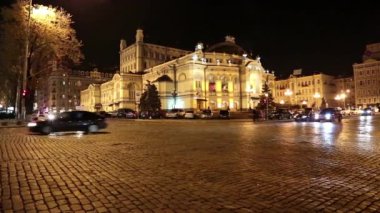 Kiev opera house civarındaki trafik
