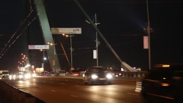 Straßenverkehr auf der Brücke — Stockvideo