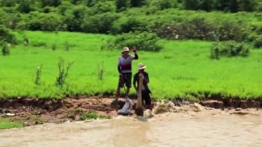 nehir üzerinde Fishermans