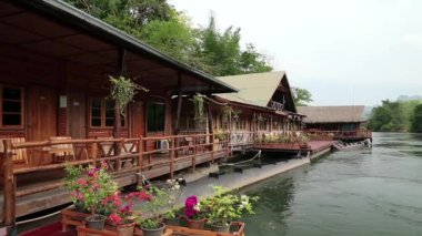 kwai Nehri kuzeybatı Tayland bangkok yakınındaki bungalov.