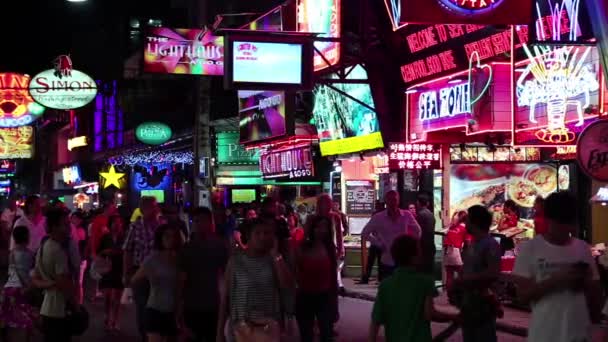 Walking Street - район красных фонарей в Паттайе, Таиланд — стоковое видео