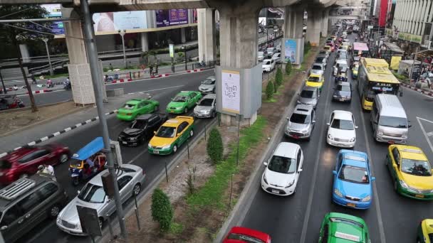 Tráfico por carretera en Bangkok, Tailandia — Vídeo de stock