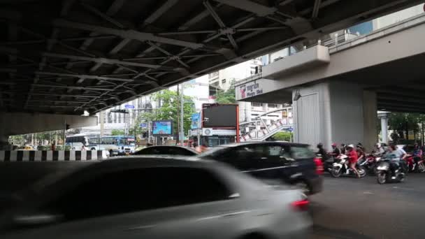 Tráfico por carretera en Bangkok, Tailandia — Vídeo de stock