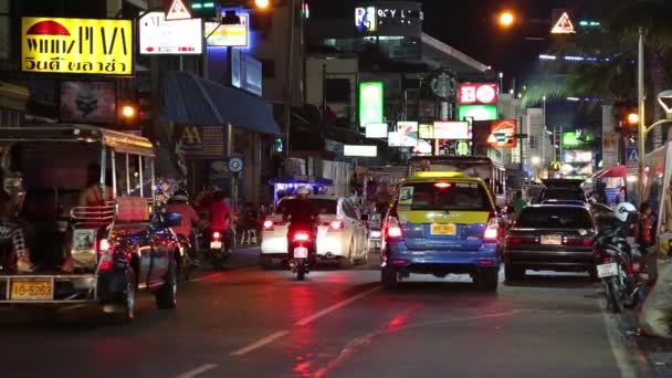 Tráfico por carretera en Pattaya, Tailandia — Vídeo de stock