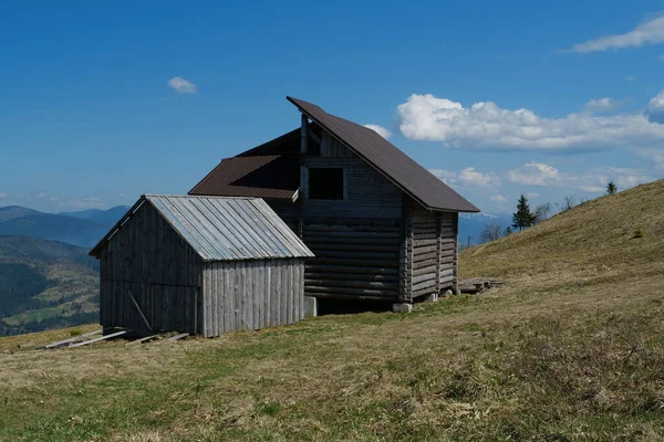 Casa Madeira Galpão Nas Montanhas Vida Solidão — Fotografia de Stock