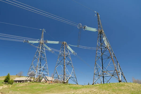 Három Nagy Elektromos Erőátviteli Torony — Stock Fotó