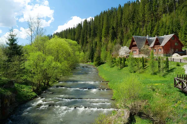 Maison Bois Près Rivière Dans Les Montagnes — Photo