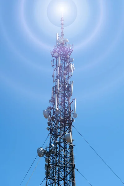 Torre Celular Trabalho Fundo Azul — Fotografia de Stock