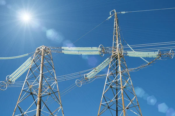 Aisladores Torres Eléctricas Alto Voltaje Sol —  Fotos de Stock