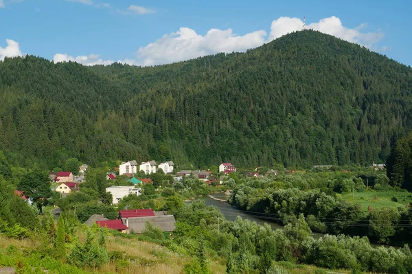 Schönes Kleines Dorf Den Karpaten Ukraine — Stockfoto