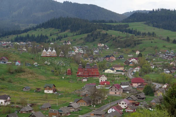 Twee Tempels Het Volosianka Dorp Karpaten Berg Oekraïne — Stockfoto