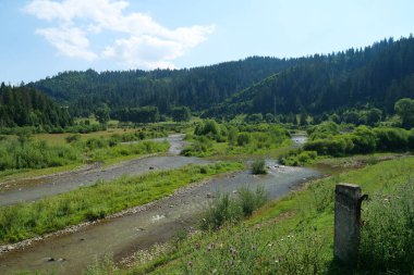 Karpat Dağları, Ukrayna 'da güzel bir nehir.