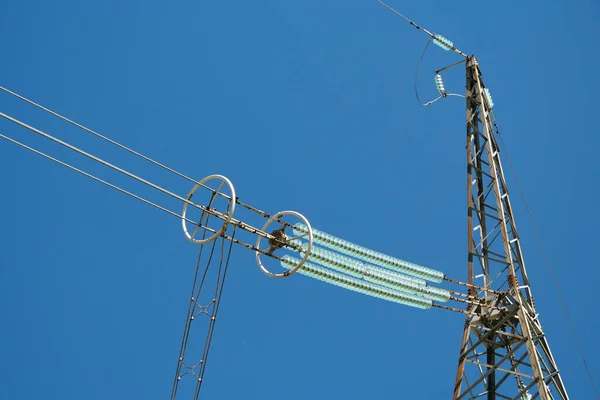 Isolatoren Hochspannungsleitungen — Stockfoto