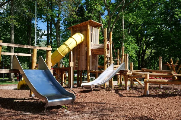 Lekplats För Barn Utan Människor Parkområdet — Stockfoto