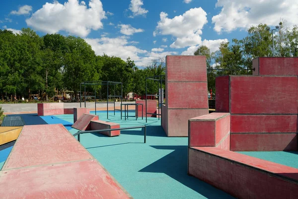 Campo Deportivo Con Nuevos Equipos Ejercicio Zona Deportiva Aire Libre —  Fotos de Stock