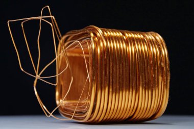 Tek fazlı transformatörün bakır sarmalı, kimyasal element - cuprum, demir olmayan metal