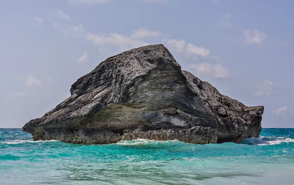 Large Rock in Horseshoe Bay, Bermuda — Stock Photo, Image