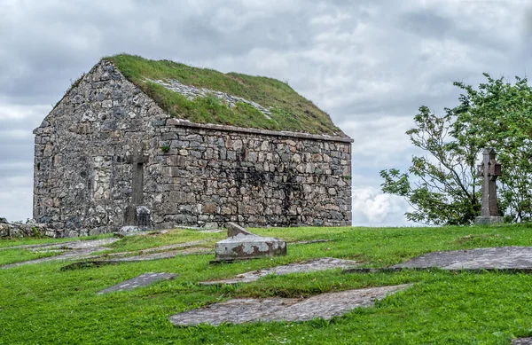 Каменная церковь на кладбище, Спайддал, графство Голуэй, Голуэй, Ирлан Лицензионные Стоковые Фото