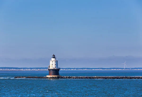 Porto di Rifugio faro di luce nella baia del Delaware a Capo Henlop — Foto Stock