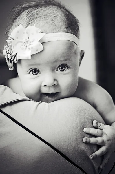 Pasgeboren babymeisje — Stockfoto