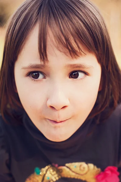 面白い顔の表情を持つ少女 — ストック写真