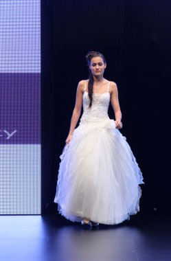 düğün elbise moda defilesi