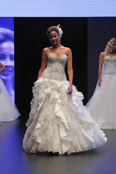 Wedding dress fashion show — Stok Foto