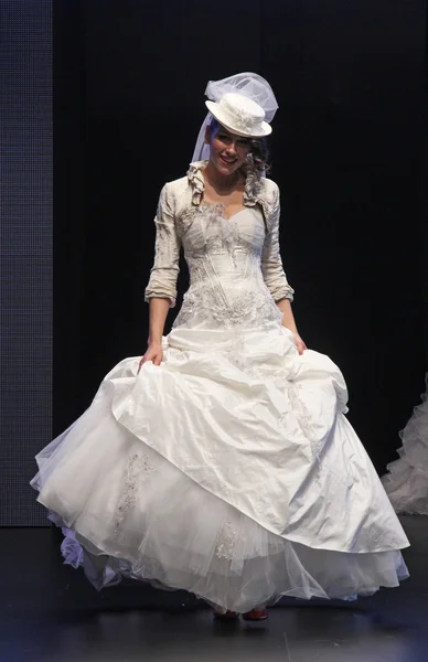 Wedding dress fashion show — Stock Photo, Image