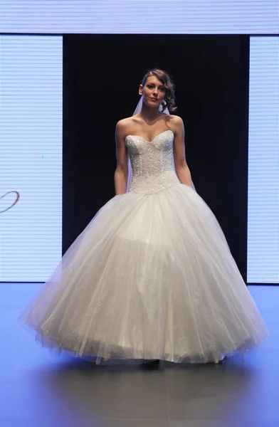 Wedding dress fashion show — Stok Foto